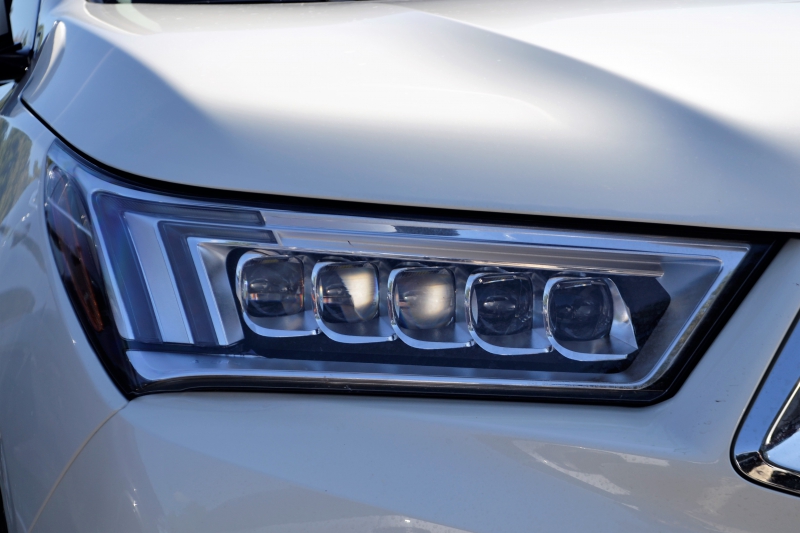 moto-MARIE-min_acura-headlamp-2834131